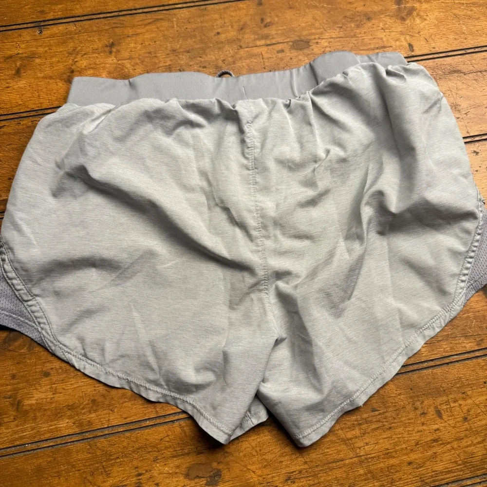 Under Armour HeatGear Womens Running Shorts Grey Loose Fit Size Small SM P‎ CH